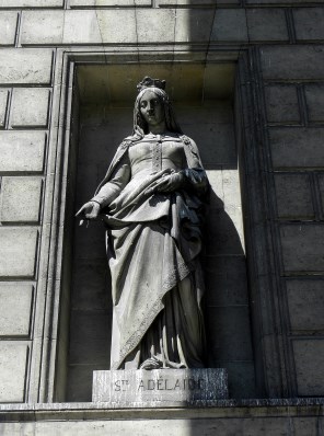 성녀 아델라이드_photo by GO69_on the Niche of the Church of the Madeleine in Paris_France.jpg